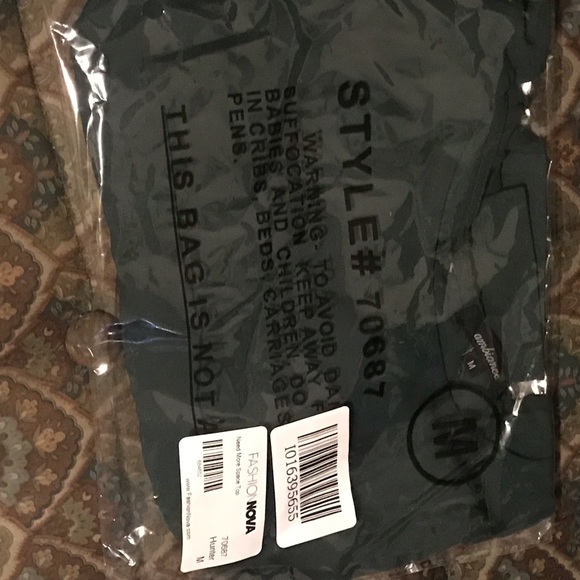 Fashion Nova Need More Space top - Picture 2 of 2